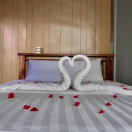 Hotel Perhentian Hazipah Kampong Pasir Hantu Exterior foto