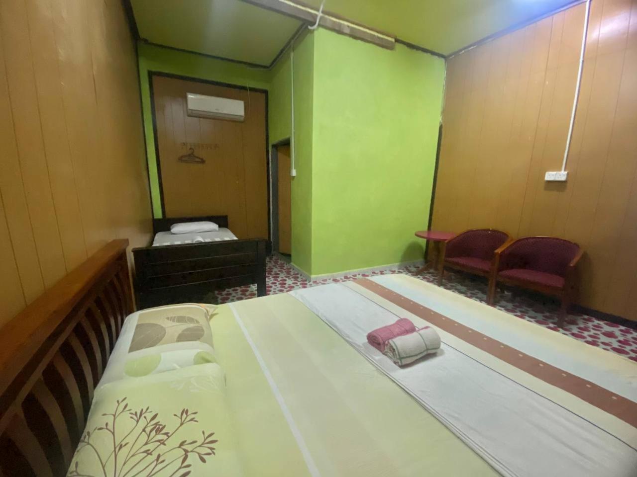 Hotel Perhentian Hazipah Kampong Pasir Hantu Exterior foto