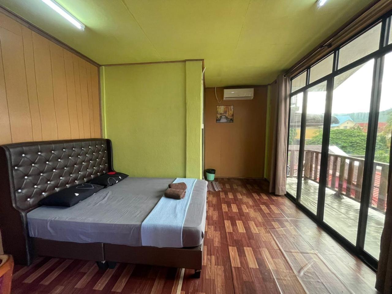 Hotel Perhentian Hazipah Kampong Pasir Hantu Exterior foto